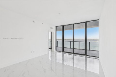 Condo in Miami, Florida, 3 bedrooms  № 1855289 - photo 9