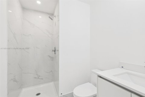 Condo in Miami, Florida, 3 bedrooms  № 1855289 - photo 22