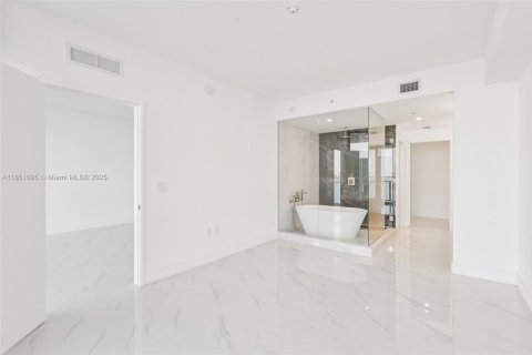 Condo in Miami, Florida, 3 bedrooms  № 1855289 - photo 15
