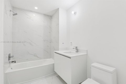 Condo in Miami, Florida, 3 bedrooms  № 1855289 - photo 28
