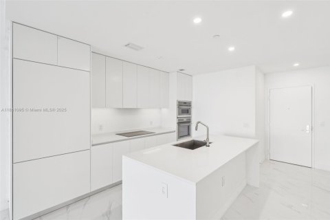 Condo in Miami, Florida, 3 bedrooms  № 1855289 - photo 11