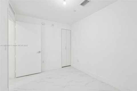 Condo in Miami, Florida, 3 bedrooms  № 1855289 - photo 23