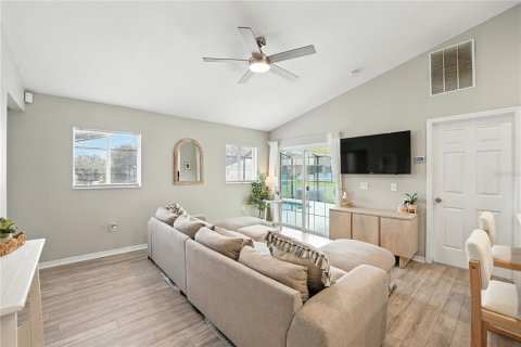 House in Davenport, Florida 4 bedrooms, 123.93 sq.m. № 1916400 - photo 7
