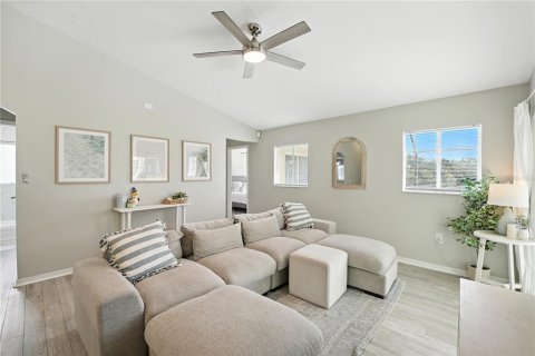 House in Davenport, Florida 4 bedrooms, 123.93 sq.m. № 1916400 - photo 8