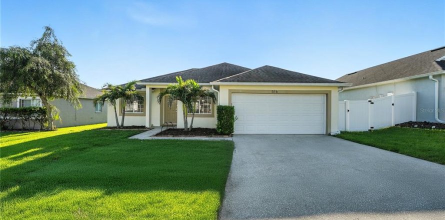 House in Davenport, Florida 4 bedrooms, 123.93 sq.m. № 1916400