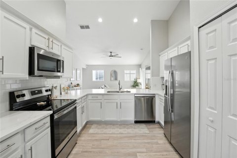 House in Davenport, Florida 4 bedrooms, 123.93 sq.m. № 1916400 - photo 10