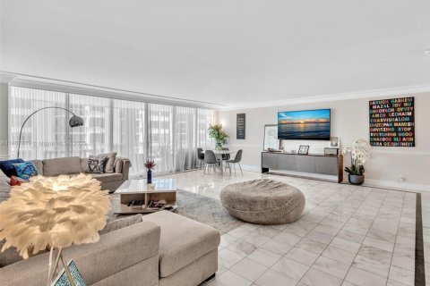 Condo in Bal Harbour, Florida, 3 bedrooms  № 1748222 - photo 19