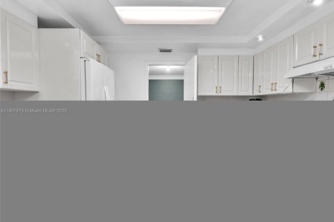 Condo in Bal Harbour, Florida, 3 bedrooms  № 1748222 - photo 29