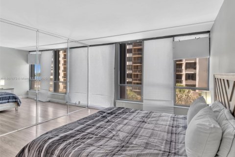 Condo in Bal Harbour, Florida, 3 bedrooms  № 1748222 - photo 30