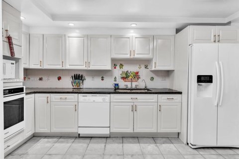 Condo in Bal Harbour, Florida, 3 bedrooms  № 1748222 - photo 27