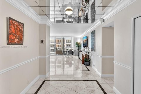 Condo in Bal Harbour, Florida, 3 bedrooms  № 1748222 - photo 6