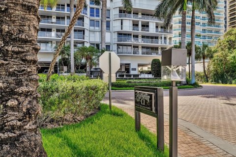 Condo in Bal Harbour, Florida, 3 bedrooms  № 1748222 - photo 1