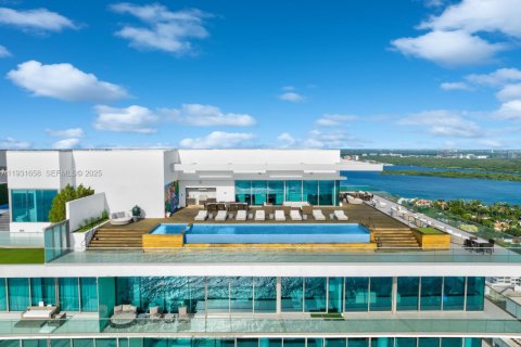 Condominio en Bal Harbour, Florida, 6 dormitorios  № 2034754