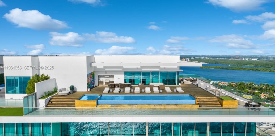 Condominio en Bal Harbour, Florida, 6 dormitorios  № 2034754