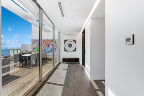 Condominio en venta en Bal Harbour, Florida, 6 dormitorios, 835.47 m2 № 2034754 - foto 12