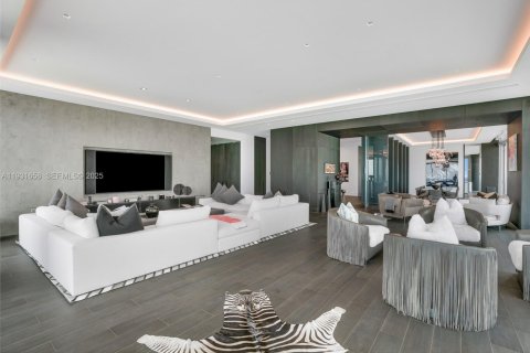 Condominio en venta en Bal Harbour, Florida, 6 dormitorios, 835.47 m2 № 2034754 - foto 29