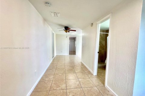Commercial property in West Park, Florida 1 bedroom, 122.17 sq.m. № 1952481 - photo 9