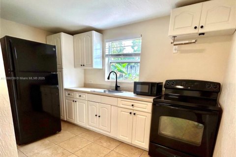 Commercial property in West Park, Florida 1 bedroom, 122.17 sq.m. № 1952481 - photo 5
