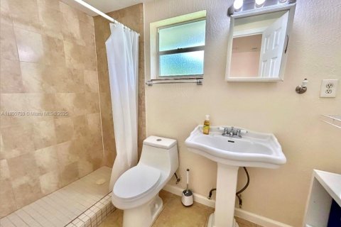 Commercial property in West Park, Florida 1 bedroom, 122.17 sq.m. № 1952481 - photo 6