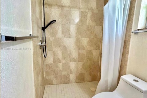 Commercial property in West Park, Florida 1 bedroom, 122.17 sq.m. № 1952481 - photo 8