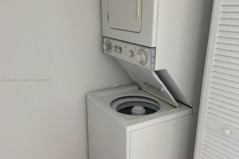 Copropriété à louer à Miami Beach, Floride: 1 chambre, 76.09 m2 № 2018310 - photo 7