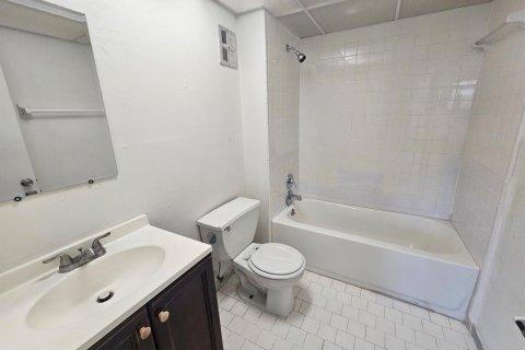 Condominio en alquiler en Tamarac, Florida, 2 dormitorios, 88.16 m2 № 1120024 - foto 1