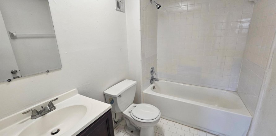 Condominio en Tamarac, Florida, 2 dormitorios № 1120024