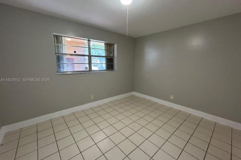 Condo in Miami, Florida, 2 bedrooms  № 2263823 - photo 9