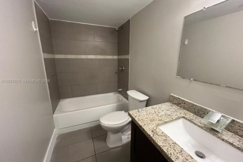 Condo in Miami, Florida, 2 bedrooms  № 2263823 - photo 10
