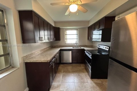 Condo in Miami, Florida, 2 bedrooms  № 2263823 - photo 3