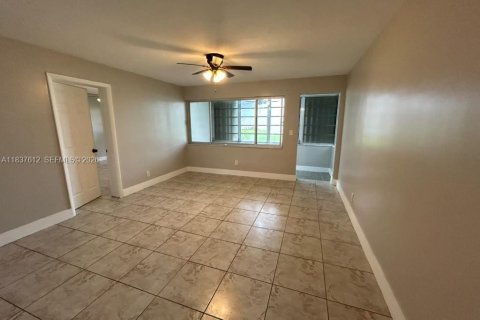 Condo in Miami, Florida, 2 bedrooms  № 2263823 - photo 4