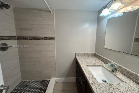 Condo in Miami, Florida, 2 bedrooms  № 2263823 - photo 8