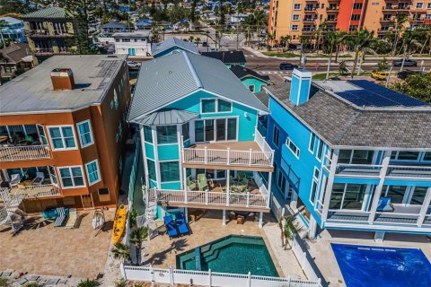 Casa en Madeira Beach, Florida 6 dormitorios, 362.5 m2 № 2112133