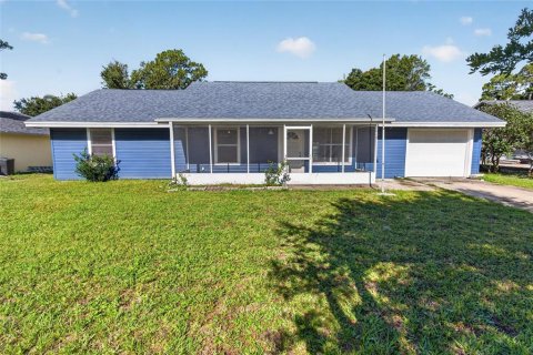 House in Edgewater, Florida 3 bedrooms, 116.59 sq.m. № 2203782