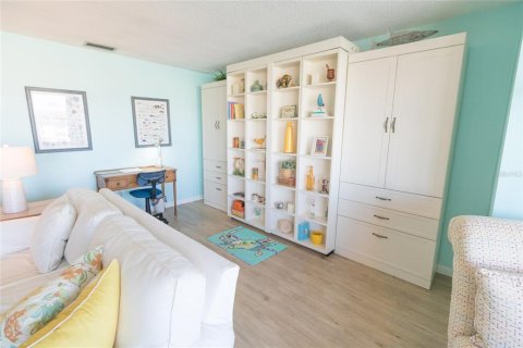 Copropriété à vendre à Gulfport, Floride: 1 chambre, 98.48 m2 № 1567625 - photo 11