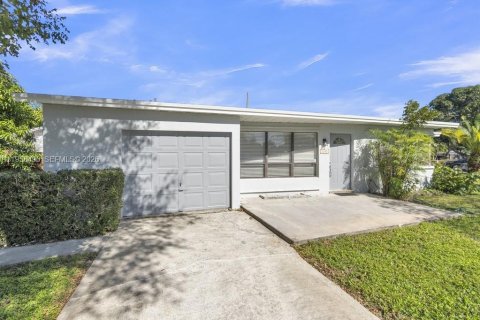 Casa en alquiler en Pompano Beach, Florida, 3 dormitorios, 106.56 m2 № 2010450 - foto 2