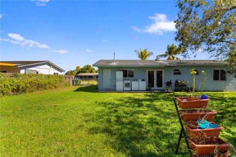 Купить виллу или дом в Майами, Флорида 3 спальни, 111.48м2, № 2040601 - фото 28