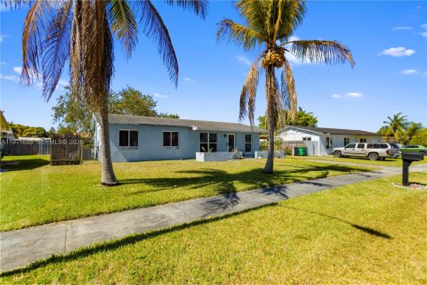 Купить виллу или дом в Майами, Флорида 3 спальни, 111.48м2, № 2040601 - фото 2