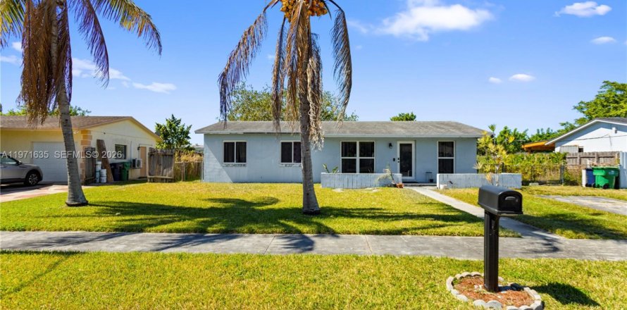 Дом в Майами, Флорида 3 спальни, 111.48м2 № 2040601