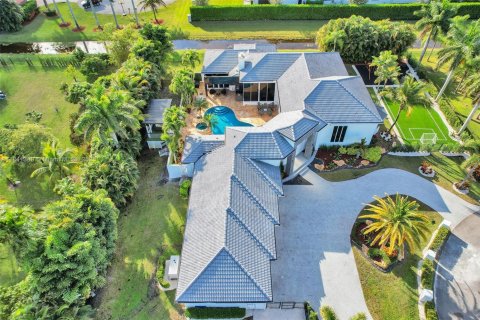Villa ou maison à louer à Plantation, Floride: 9 chambres, 383.97 m2 № 1833978 - photo 10
