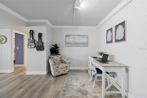 Condo in Treasure Island, Florida, 2 bedrooms  № 2200006 - photo 8