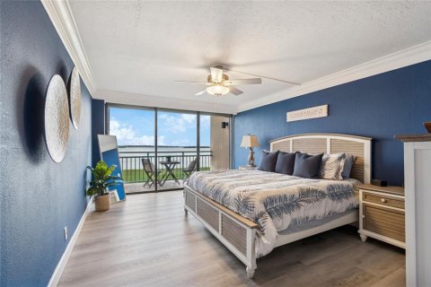 Condo in Treasure Island, Florida, 2 bedrooms  № 2200006 - photo 28