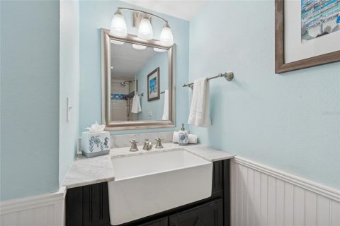Condo in Treasure Island, Florida, 2 bedrooms  № 2200006 - photo 26