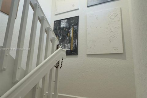 Снять в аренду виллу или дом в Хомстед, Флорида 3 спальни, 274.34м2, № 1928994 - фото 11