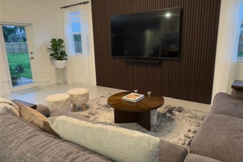 Снять в аренду виллу или дом в Хомстед, Флорида 3 спальни, 274.34м2, № 1928994 - фото 4