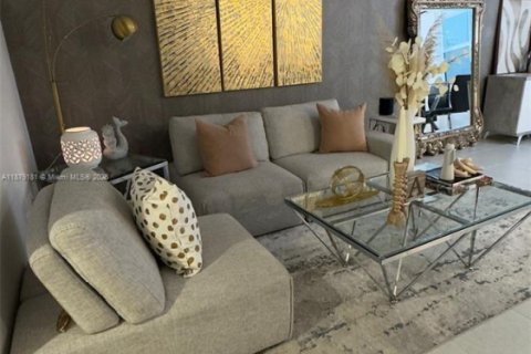 Снять в аренду виллу или дом в Хомстед, Флорида 3 спальни, 274.34м2, № 1928994 - фото 6