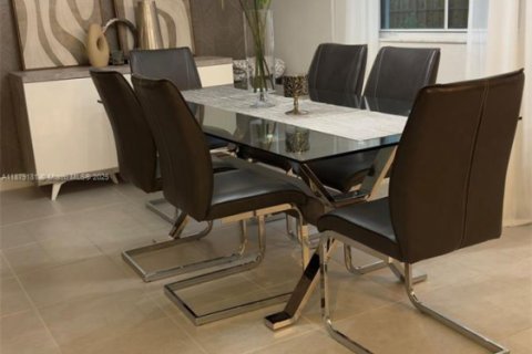 Снять в аренду виллу или дом в Хомстед, Флорида 3 спальни, 274.34м2, № 1928994 - фото 9