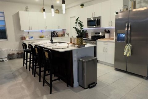 Снять в аренду виллу или дом в Хомстед, Флорида 3 спальни, 274.34м2, № 1928994 - фото 3