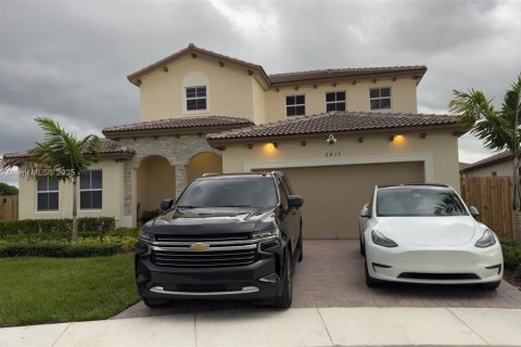 Снять в аренду виллу или дом в Хомстед, Флорида 3 спальни, 274.34м2, № 1928994 - фото 2