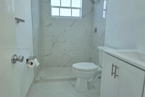 Apartamento en alquiler en Miami Beach, Florida, 1 dormitorio, 60.01 m2 № 1933521 - foto 2